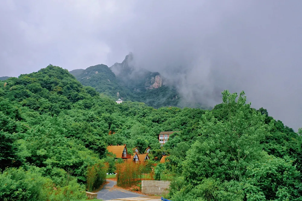 五朵山民宿云上伴山半山秘境之旅