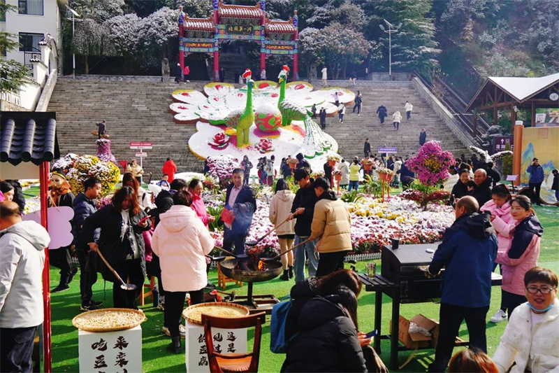 鸡冠洞：于场景打造中实现沉浸式体验