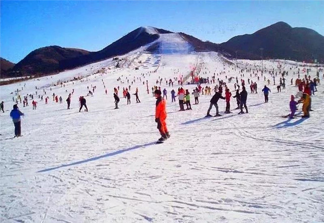 67>>>>嵩山滑雪滑草场嵩顶滑雪场还配有极地广场,儿童戏雪区,雪地大