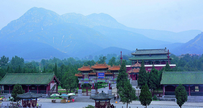 中岳文化公园的核心文化景观区包括中岳庙和太室阙.
